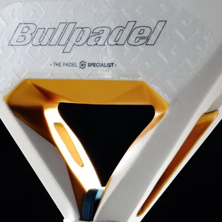 Ракетка для падела BULLPADEL Pearl 26, 493804, для профессионалов, карбон, бело-серый за 35&nbsp;929.50 ₽ купить в Пензе