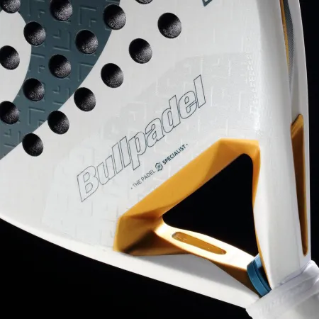 Ракетка для падела BULLPADEL Pearl 26, 493804, для профессионалов, карбон, бело-серый за 35&nbsp;929.50 ₽ купить в Пензе